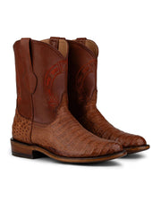 El VAQUERO VAQUERA Murrieta - Bota de Caimán Nuez cuenta con cuero marrón con un patrón de piel de caimán en el pie, parte superior lisa, costuras decorativas, y tacones bajos de madera-ideal para la durabilidad con estilo.