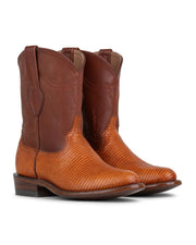 Los Murrieta - Bota de Lagarto Nuez de VAQUERO VAQUERA presentan una parte superior de piel lisa de color marrón oscuro, piel de lagarto marrón claro texturizada en el pie y la puntera, detalles de bota de piel de lagarto, tacón bajo apilado y tiradores laterales.