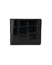 La cartera VAQUERO VAQUERA La Reserva Alligator Negro es una cartera de piel negra con un acabado brillante en relieve de cocodrilo, que se muestra cerrada y en posición vertical sobre un fondo blanco liso.