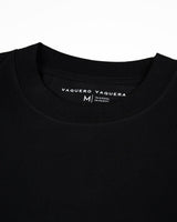 La Negro Tee de VAQUERO VAQUERA es una camiseta unisex negra con texto blanco, perfecta para añadir estilo vaquero a tu estilo diario.